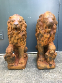 Set Large Sitting Lions - Gatekeepers - Solid Stone in Oxide